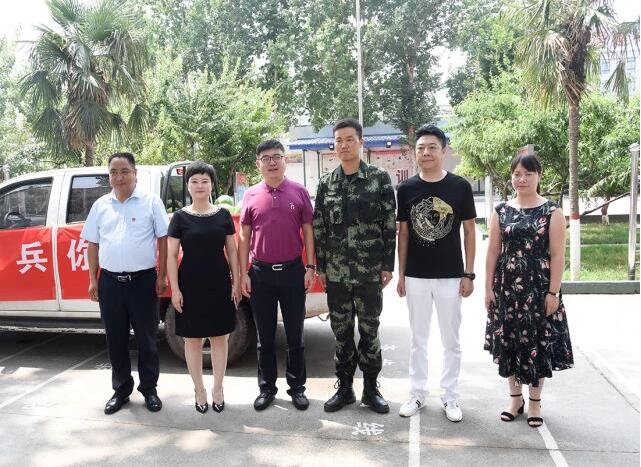 迎八一軍民共建 獻愛心魚水情深